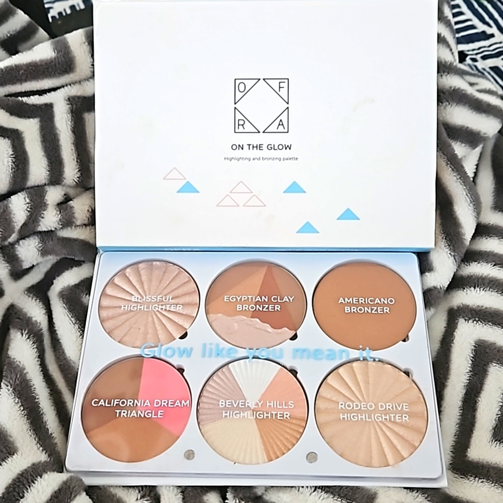 OFRA on the glow highlighting and bronzing palatte
